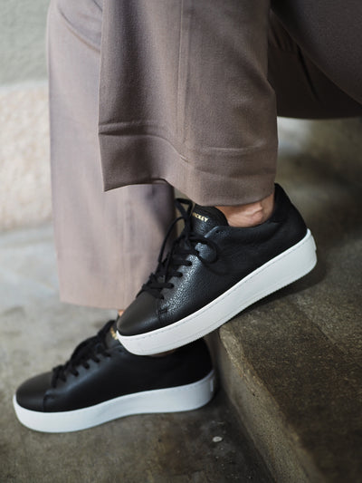 Deuce Court Grained Black