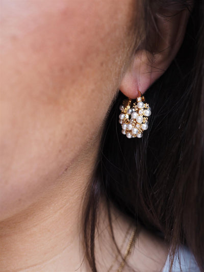 Pearl & crystal huggie hoops gold