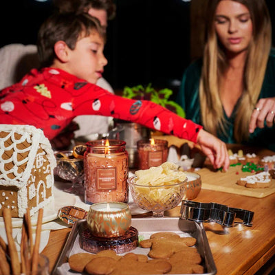 Mini Tin Candle 25tim Gingerbread Chalet