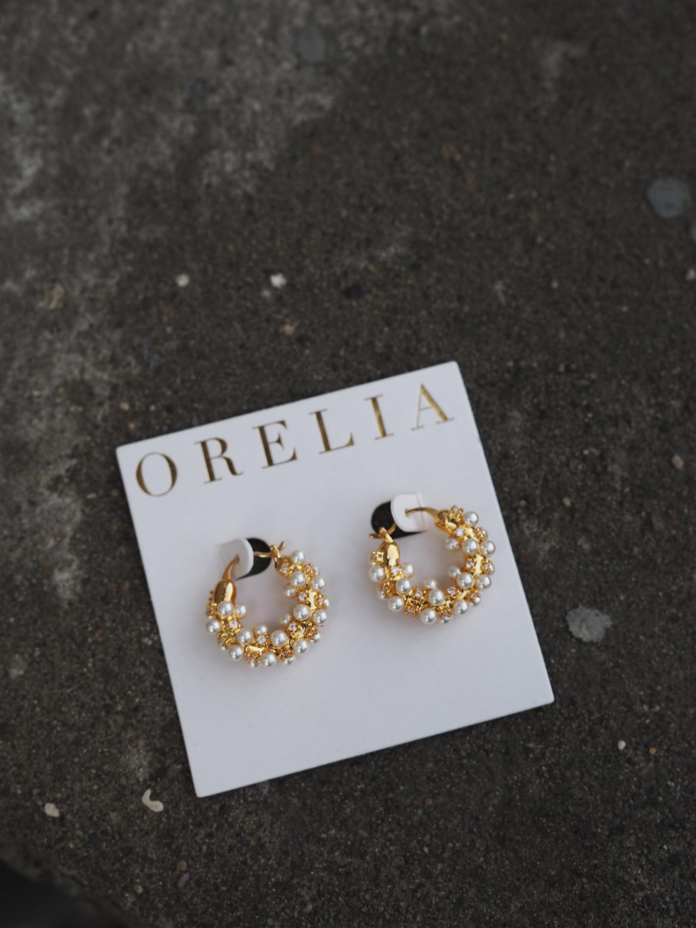 Pearl & crystal huggie hoops gold