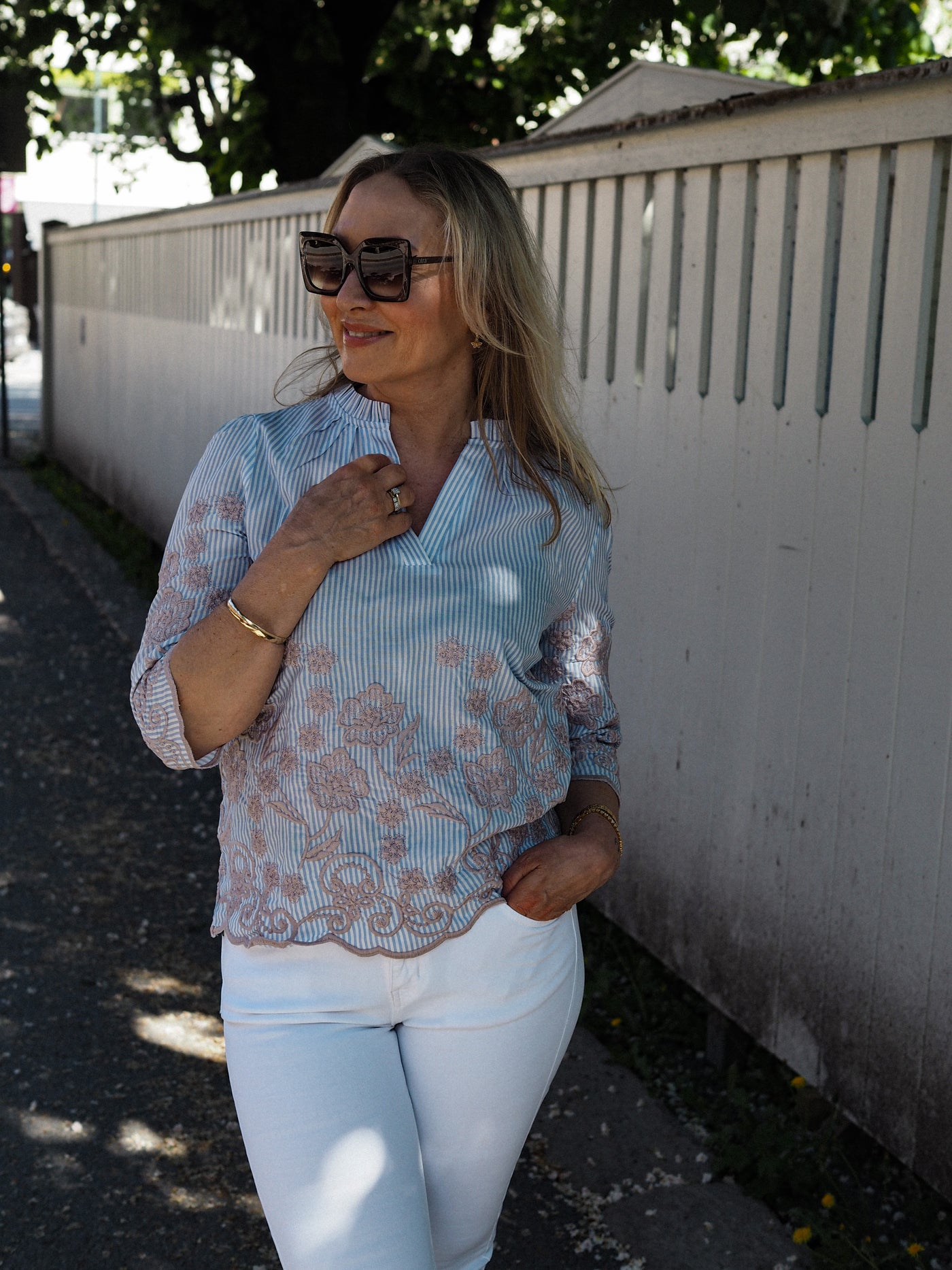 Blue stripe embrodery blouse