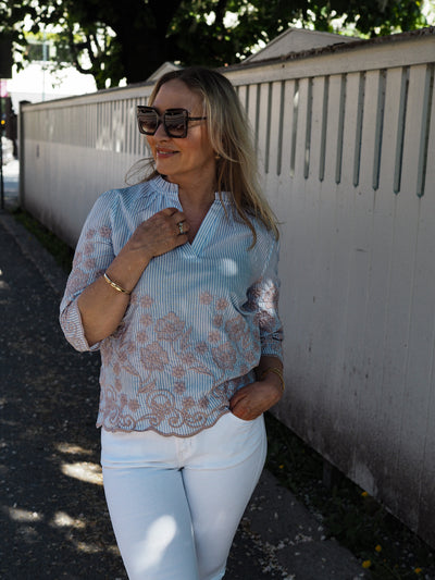 Blue stripe embrodery blouse