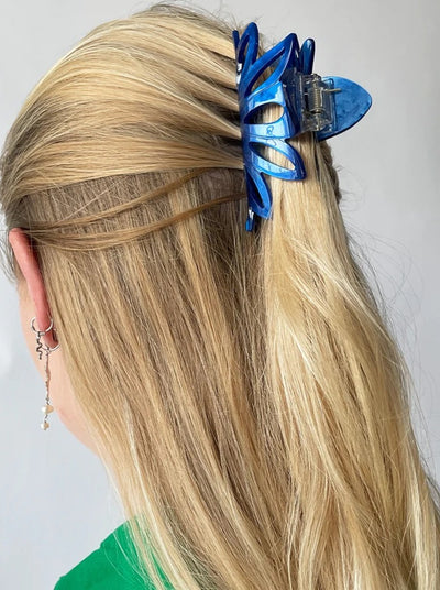 Mila hair claw in dark blue