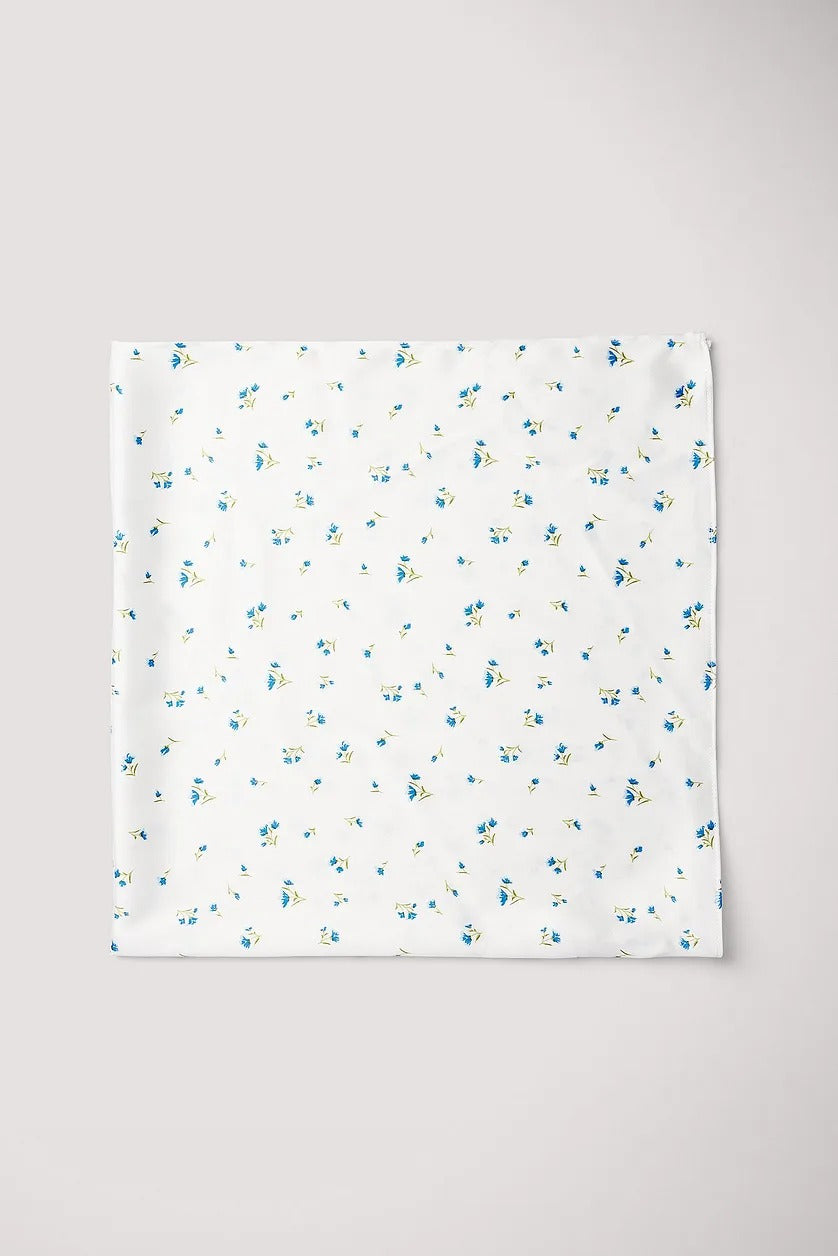 Printed scarf spaced