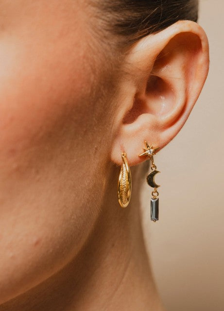 Interlocking Textured Small Hoop Earrings (Gold)