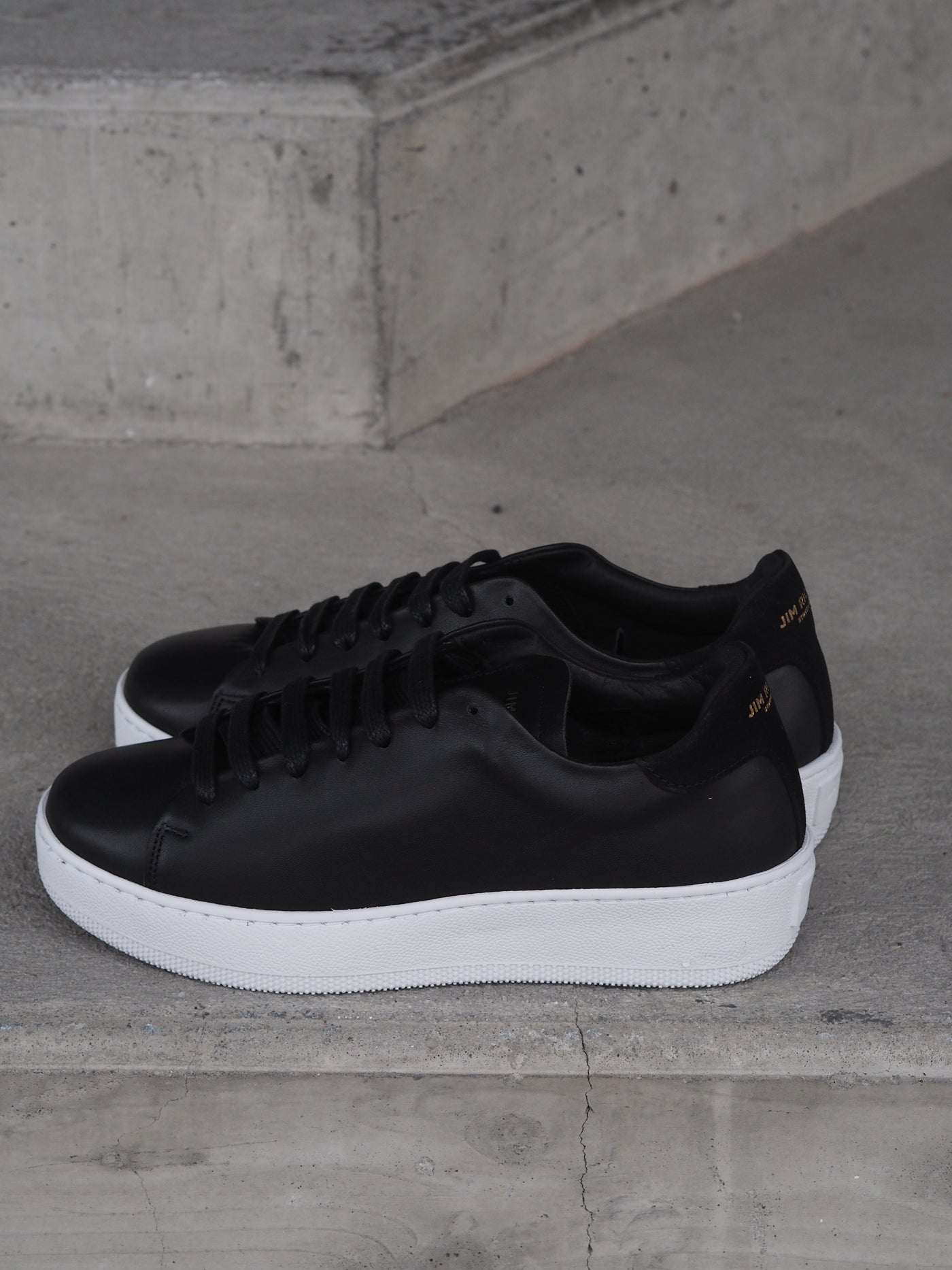 Deuce Court Black